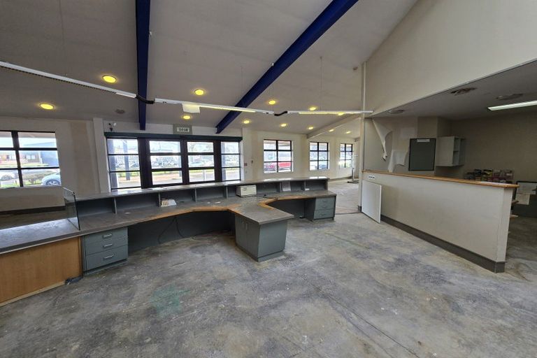 Photo of property in 12 Oma Hoiho Place, Westgate, Auckland, 0614