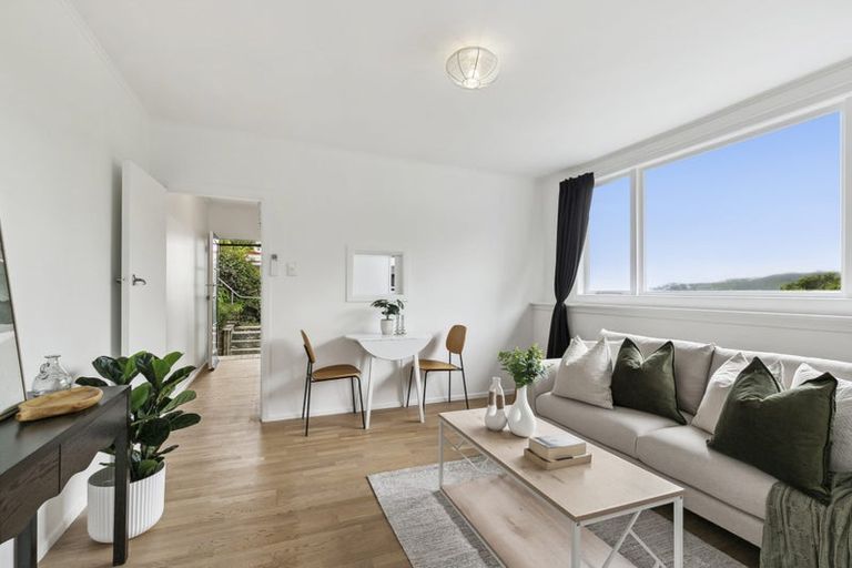 Photo of property in 2/8 Mataroa Avenue, Northland, Wellington, 6012