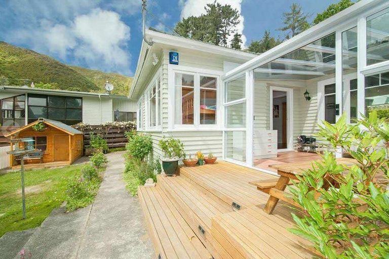 Photo of property in 97a Norton Park Grove, Waterloo, Lower Hutt, 5011