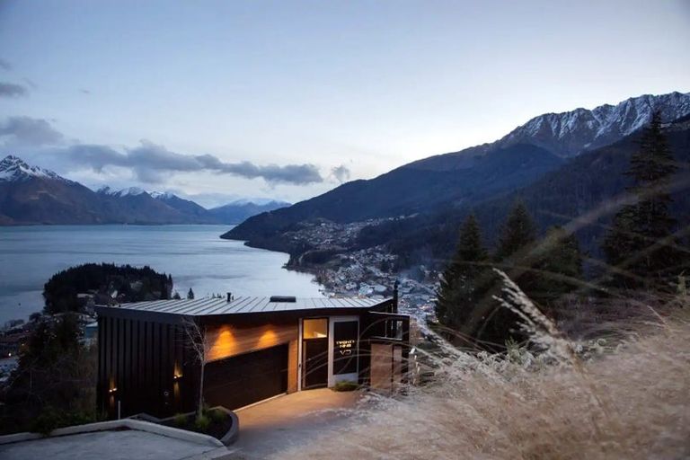 Photo of property in 29 Vancouver Drive, Queenstown, 9300
