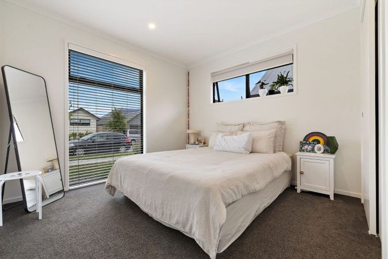 Photo of property in 17 Cheviot Street, Jacks Point, 9371