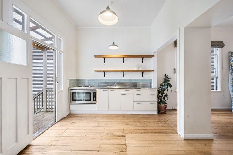 Photo of property in 10 Salisbury Terrace, Mount Cook, Wellington, 6021