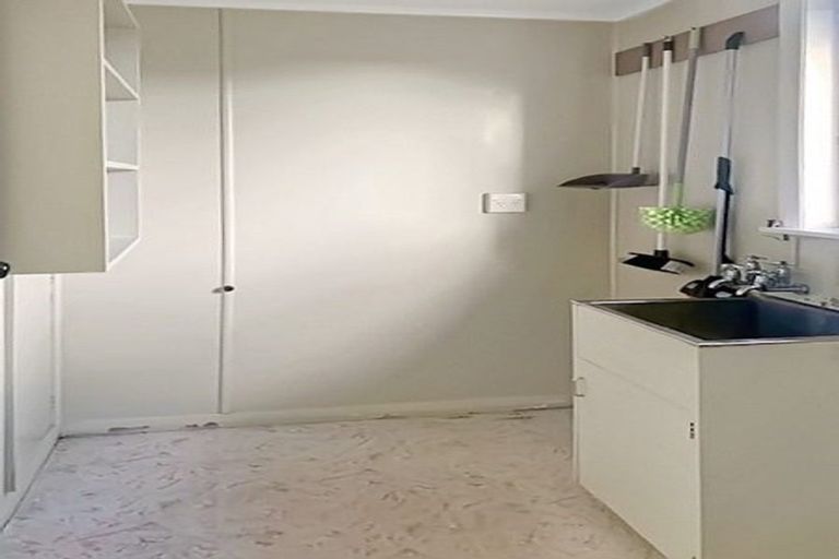 Photo of property in 23 Holland Crescent, Bulls, 4818