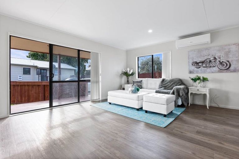 Photo of property in 1/100 Shifnal Drive, Randwick Park, Auckland, 2105