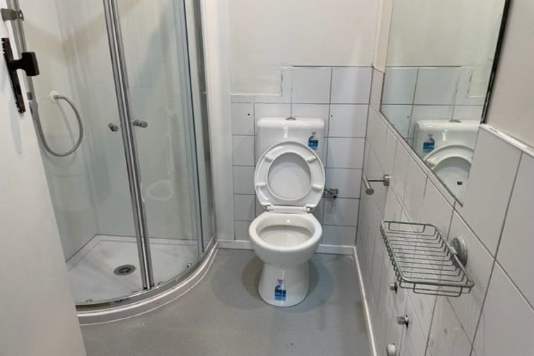 Photo of property in 22 Cliff View Drive, Green Bay, Auckland, 0604