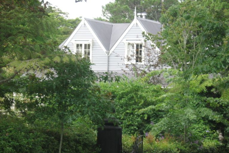 Photo of property in 12 South Lynn Road, Titirangi, Auckland, 0604