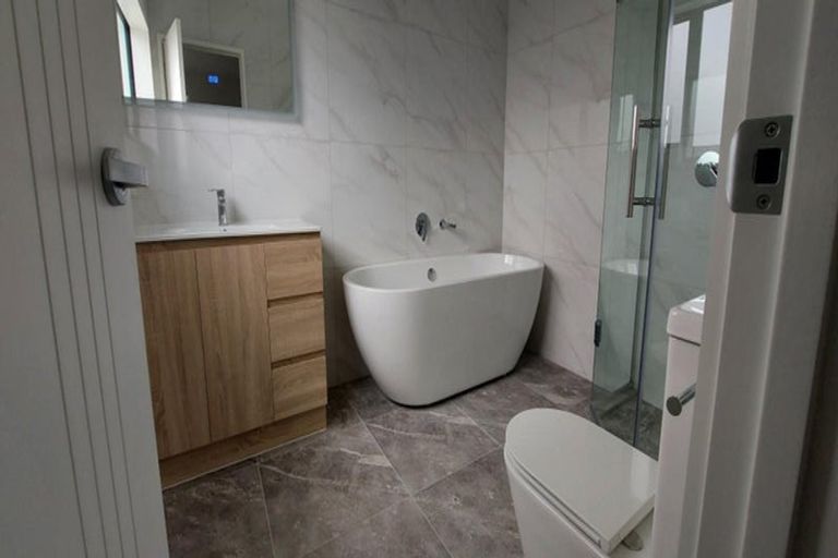 Photo of property in 708a Te Atatu Road, Te Atatu Peninsula, Auckland, 0610