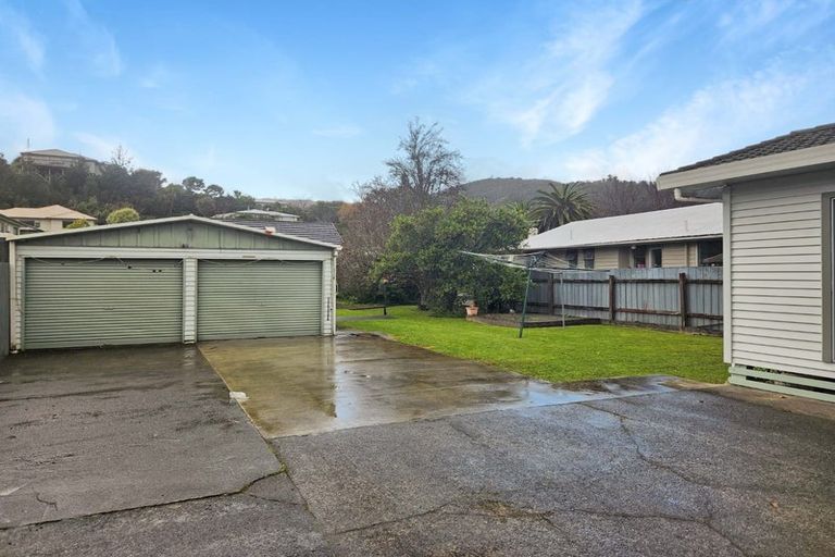 Photo of property in 215 Stokes Valley Road, Stokes Valley, Lower Hutt, 5019
