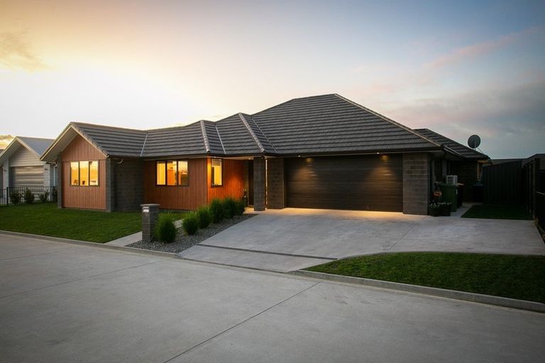 Photo of property in 18d Rose Leigh Drive, Cambridge, 3434