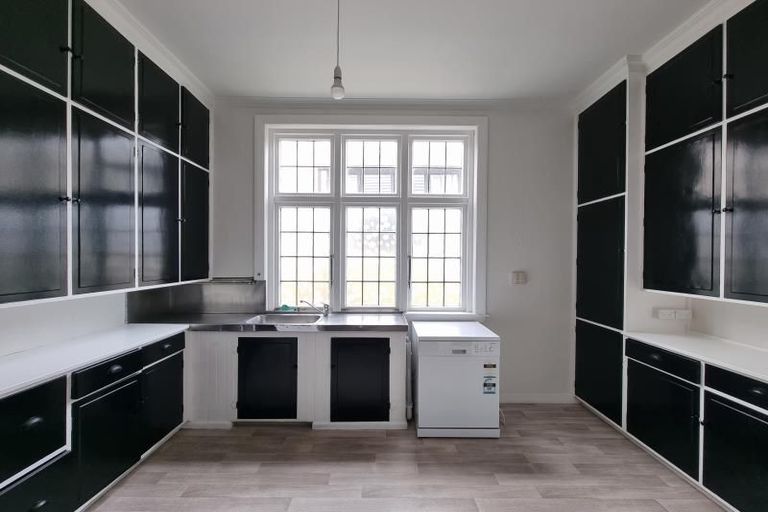 Photo of property in 212 Queens Drive, Lyall Bay, Wellington, 6022