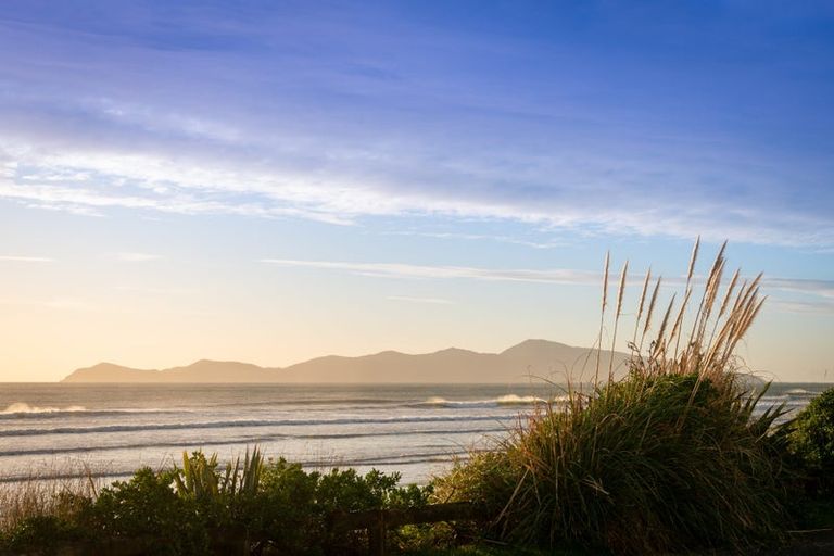 Photo of property in 108 Wellington Road, Paekakariki, 5034