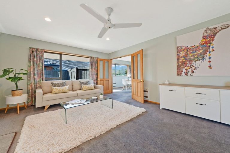 Photo of property in 7 Thicket Close, Redwood, Christchurch, 8051