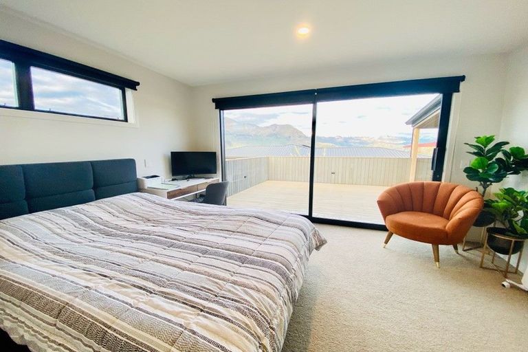 Photo of property in 35 Minaret Ridge, Wanaka, 9305