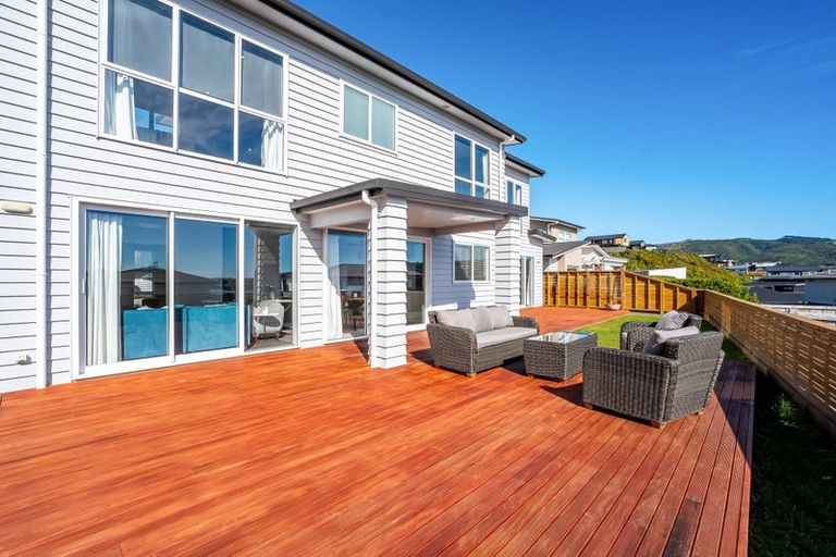 Photo of property in 3 Okataina Way, Aotea, Porirua, 5024