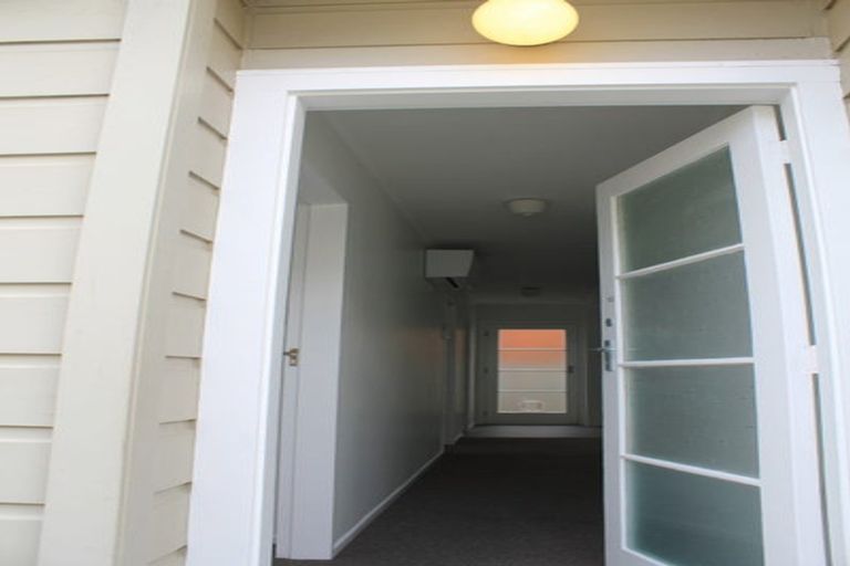 Photo of property in 5 Wha Street, Lyall Bay, Wellington, 6022