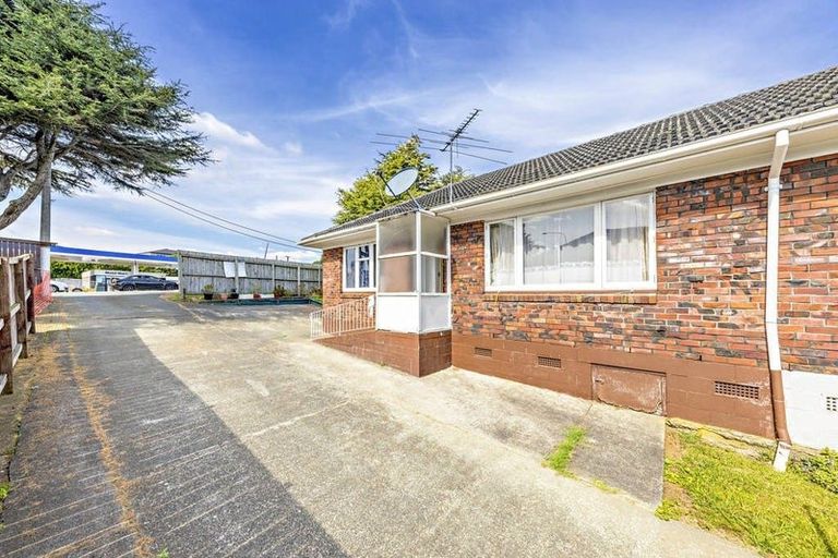 Photo of property in 1/5 Great South Road, Manurewa, Auckland, 2102