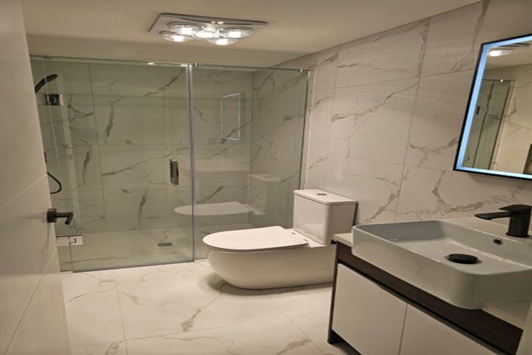 Photo of property in 2a Embling Place, Eastern Beach, Auckland, 2012
