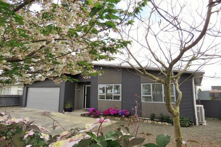 Photo of property in 1 Fuller Close, Levin, 5510