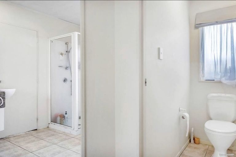 Photo of property in 143 Colwill Road, Massey, Auckland, 0614