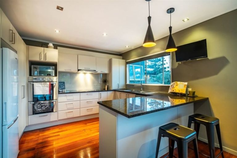 Photo of property in 11 Havenwood Place, Birkenhead, Auckland, 0626