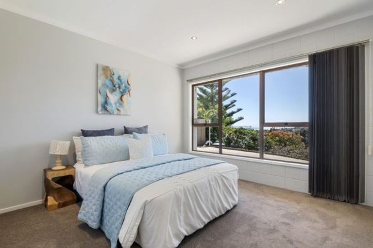 Photo of property in 9 Malters Place, Browns Bay, Auckland, 0630