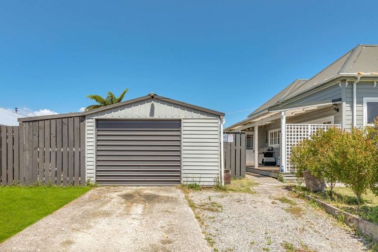 Photo of property in 9 Queen Street, Westport, 7825