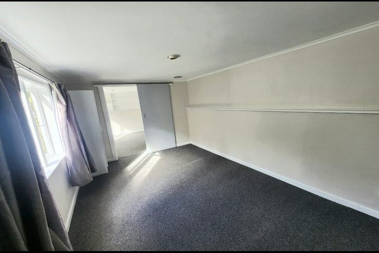 Photo of property in 19 Governor Road, Northland, Wellington, 6012
