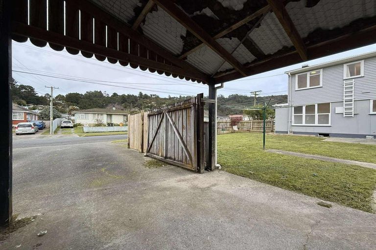 Photo of property in 11 Wainhouse Street, Stokes Valley, Lower Hutt, 5019