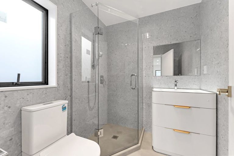 Photo of property in 2/97 Great South Road, Manurewa, Auckland, 2102