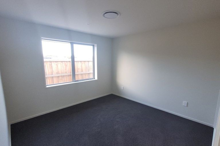 Photo of property in 1 Mccahon Drive, Rangiora, 7400