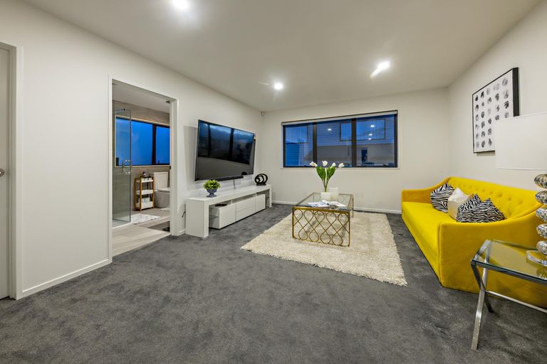 Photo of property in 23 Riroriro Road, Hobsonville, Auckland, 0616