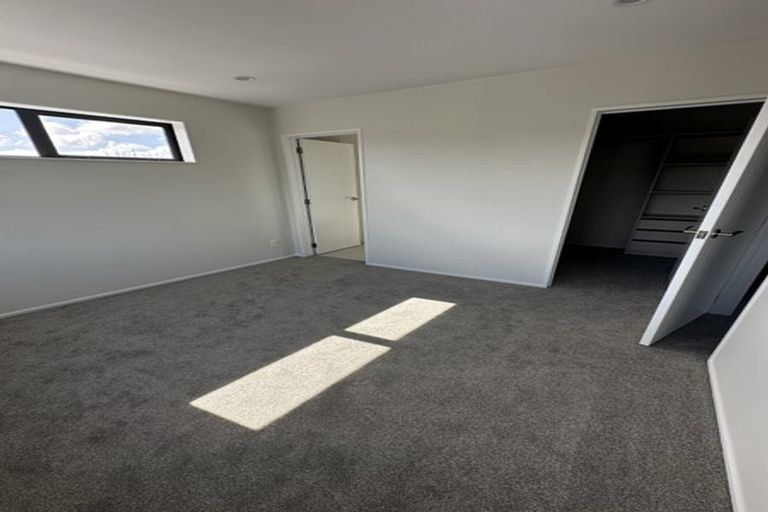 Photo of property in 15c Pipitea Place, Massey, Auckland, 0614