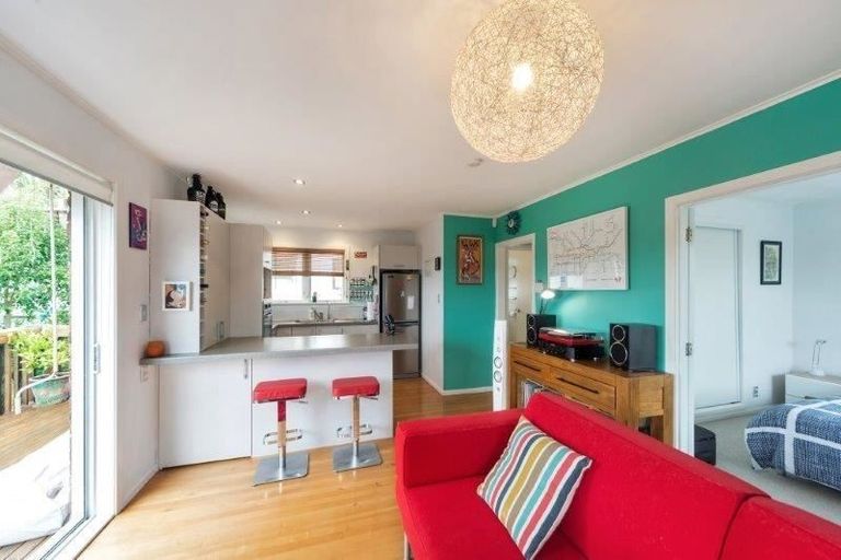 Photo of property in 3/89 Lake Road, Northcote, Auckland, 0627