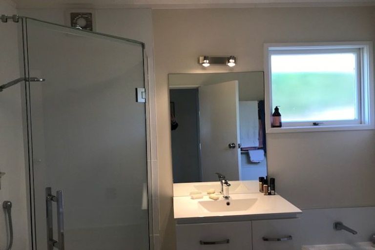 Photo of property in 15/1a Stanley Point Road, Stanley Point, Auckland, 0624