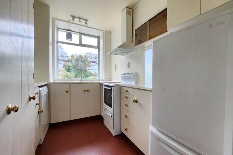 Photo of property in Jerningham Apartments, 20 Oriental Terrace, Oriental Bay, Wellington, 6011