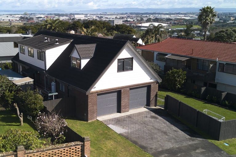 Photo of property in 4 Sophora Place, Totara Heights, Auckland, 2105