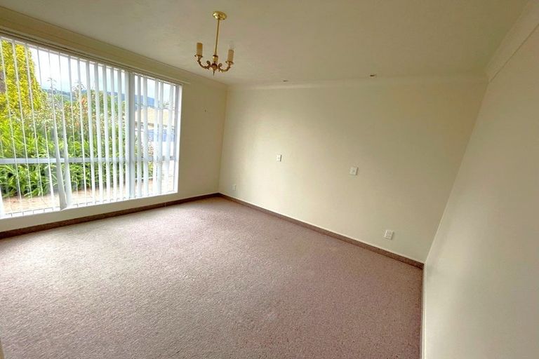 Photo of property in 22 Bearing West Court, Paraparaumu, 5032