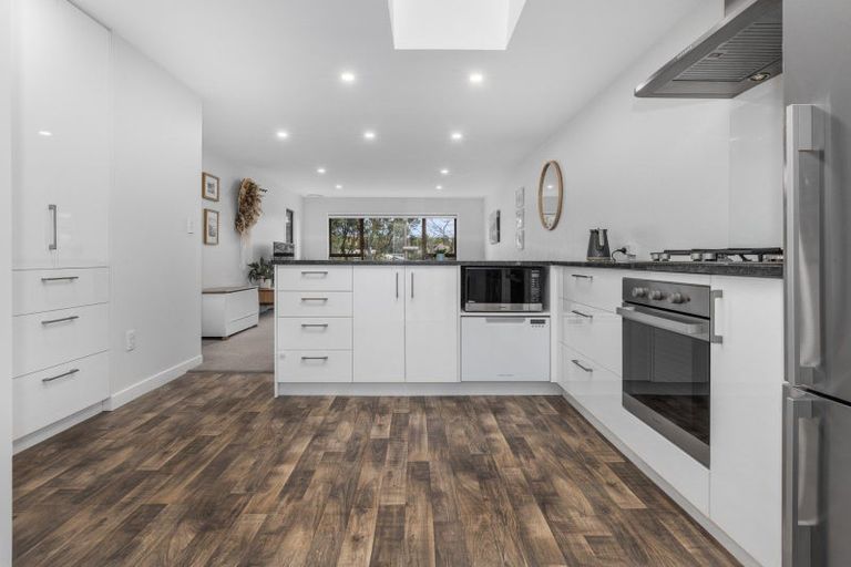 Photo of property in 2/24 Acheron Road, Paremata, Porirua, 5026