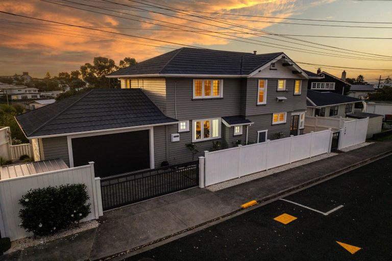Photo of property in 26 Baring Terrace, Strandon, New Plymouth, 4312