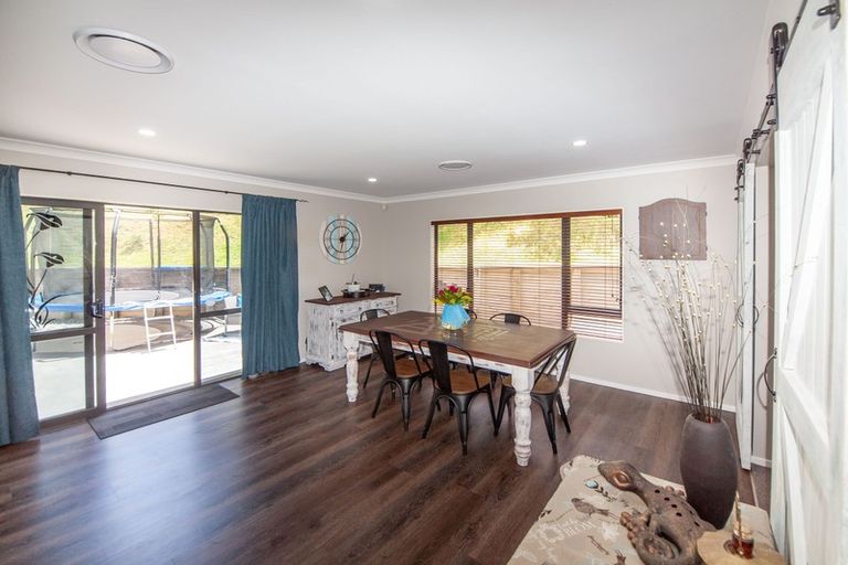 Photo of property in 35 Waverton Terrace, Churton Park, Wellington, 6037