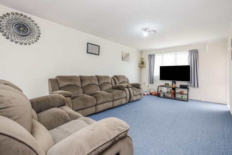 Photo of property in 1/15 Malte Brun Place, Papatoetoe, Auckland, 2025