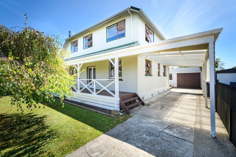 Photo of property in 5 Rangitira Avenue, Palmerston North, 4414