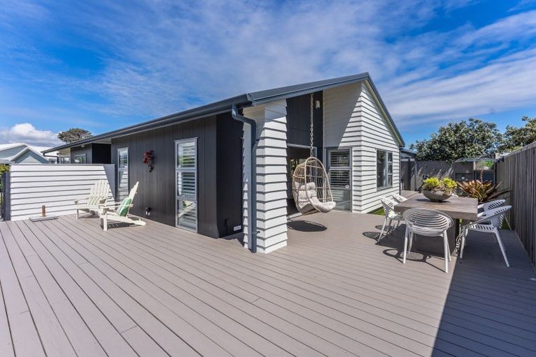 Photo of property in 45 Seagrass Place, Otaki Beach, Otaki, 5512