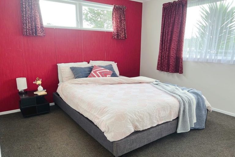 Photo of property in 33 Helena Street, Massey, Auckland, 0614