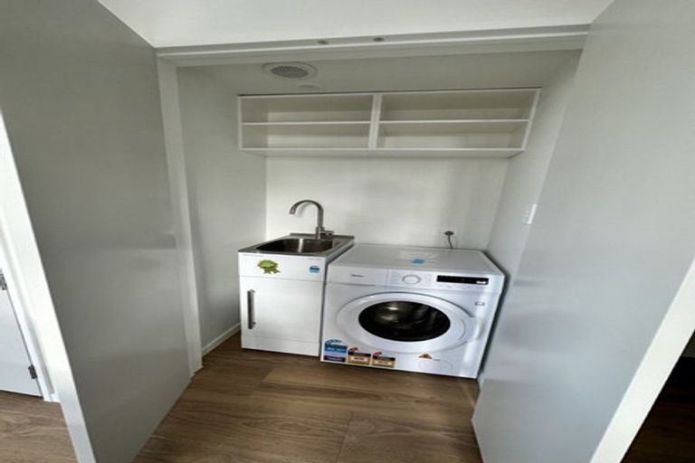 Photo of property in 1/2 Moor Avenue, Te Atatu Peninsula, Auckland, 0610