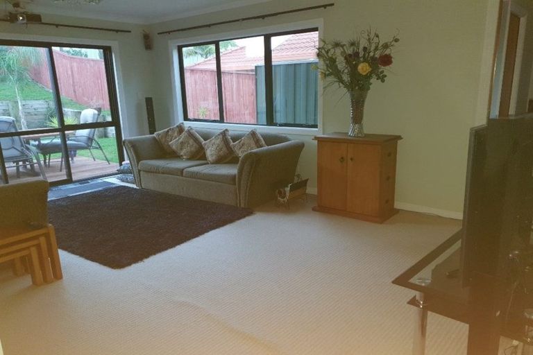Photo of property in 6 Danica Esplanade, Te Atatu Peninsula, Auckland, 0610