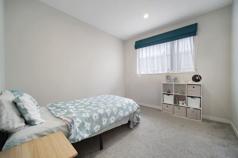 Photo of property in 6 Joseph Kokich Avenue, Swanson, Auckland, 0614