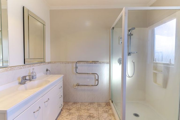 Photo of property in 2 Nielsen Gardens, Rototuna, Hamilton, 3210