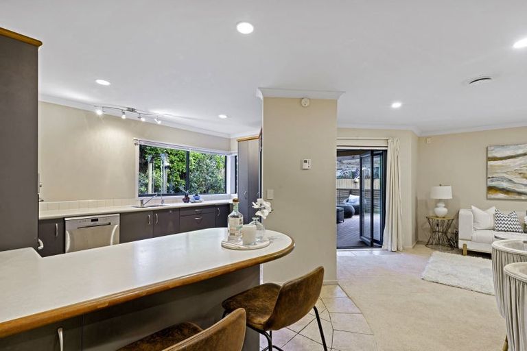 Photo of property in 6 English Oak Drive, Schnapper Rock, Auckland, 0632