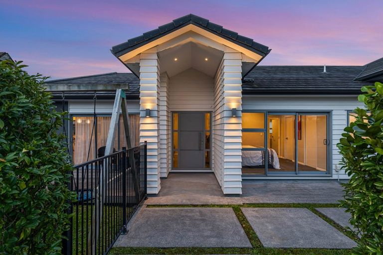 Photo of property in 36 Gilbransen Road, Kumeu, 0810